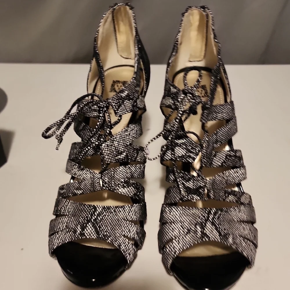 Anne Klein Elegant Snakeskin Heels In 10
